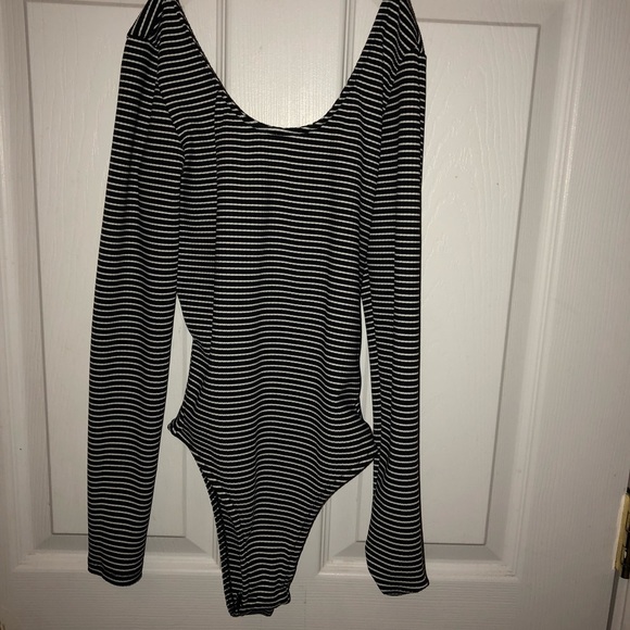 Bodysuit, bow tie low back! - Picture 2 of 3